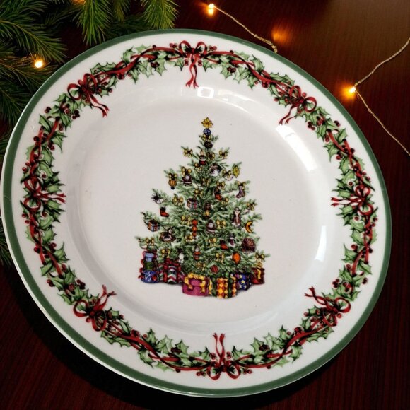 4 Traditions Holiday Celebrations by Christopher Radko 8” Salad Plates, Holiday - Picture 6 of 10